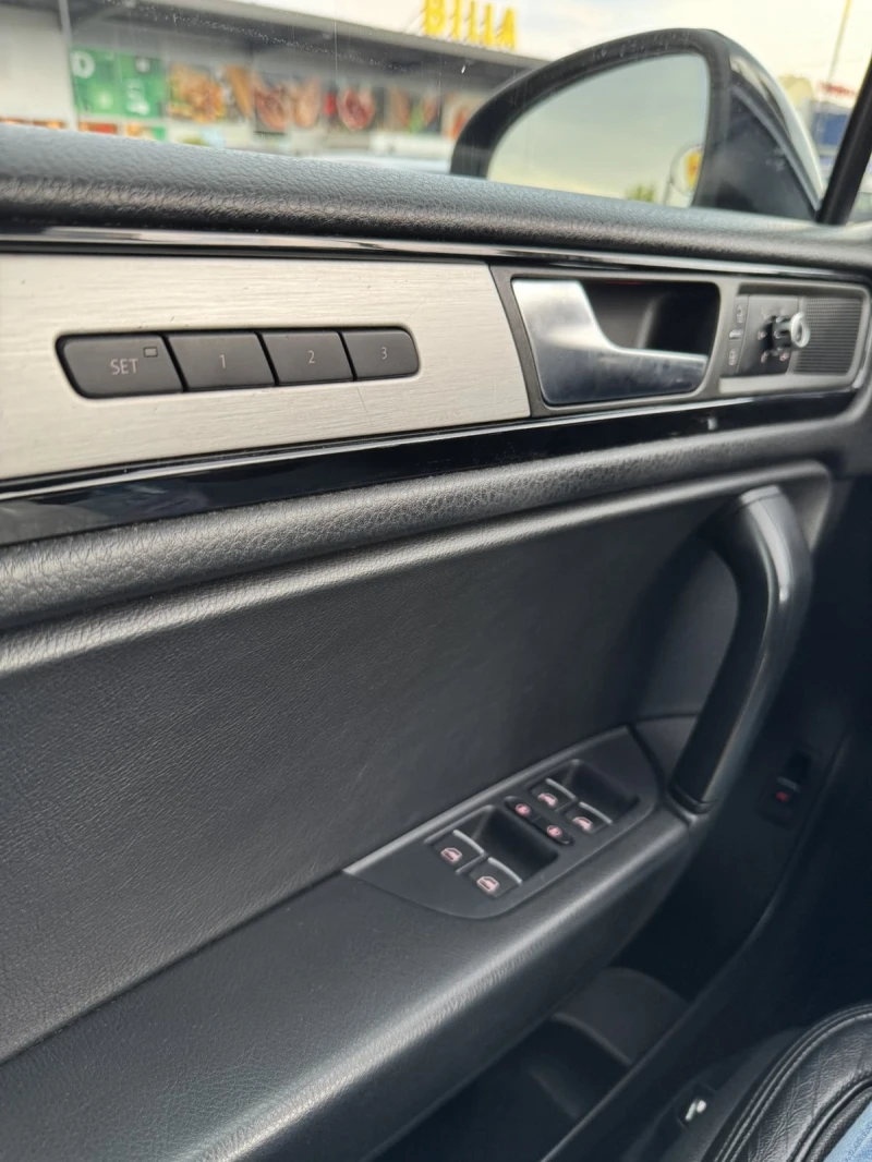 VW Touareg 3.0 V6 TDI, снимка 9 - Автомобили и джипове - 52190711
