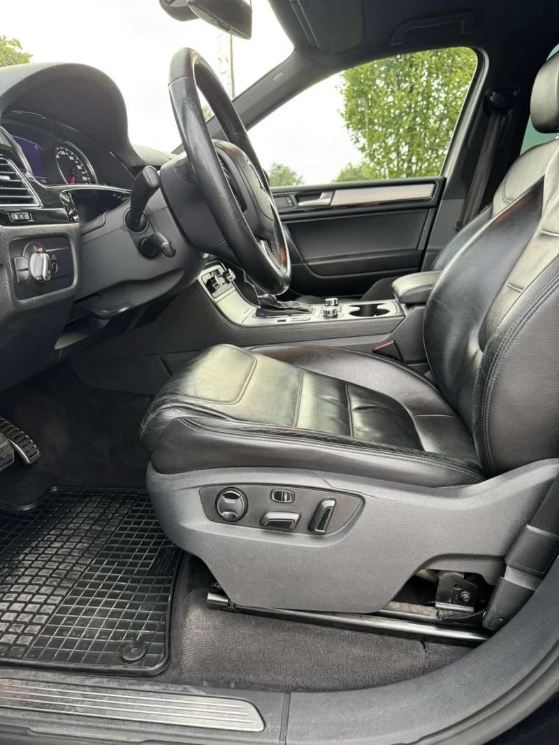 VW Touareg 3.0 V6 TDI, снимка 7 - Автомобили и джипове - 52190711