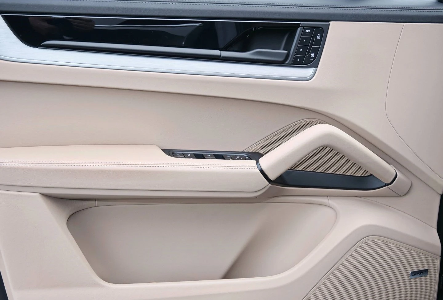 Porsche Cayenne TURBO E-HYBRID/COUPE/BOSE/PANO/MATRIX/HEAD UP/360/ - изображение 7