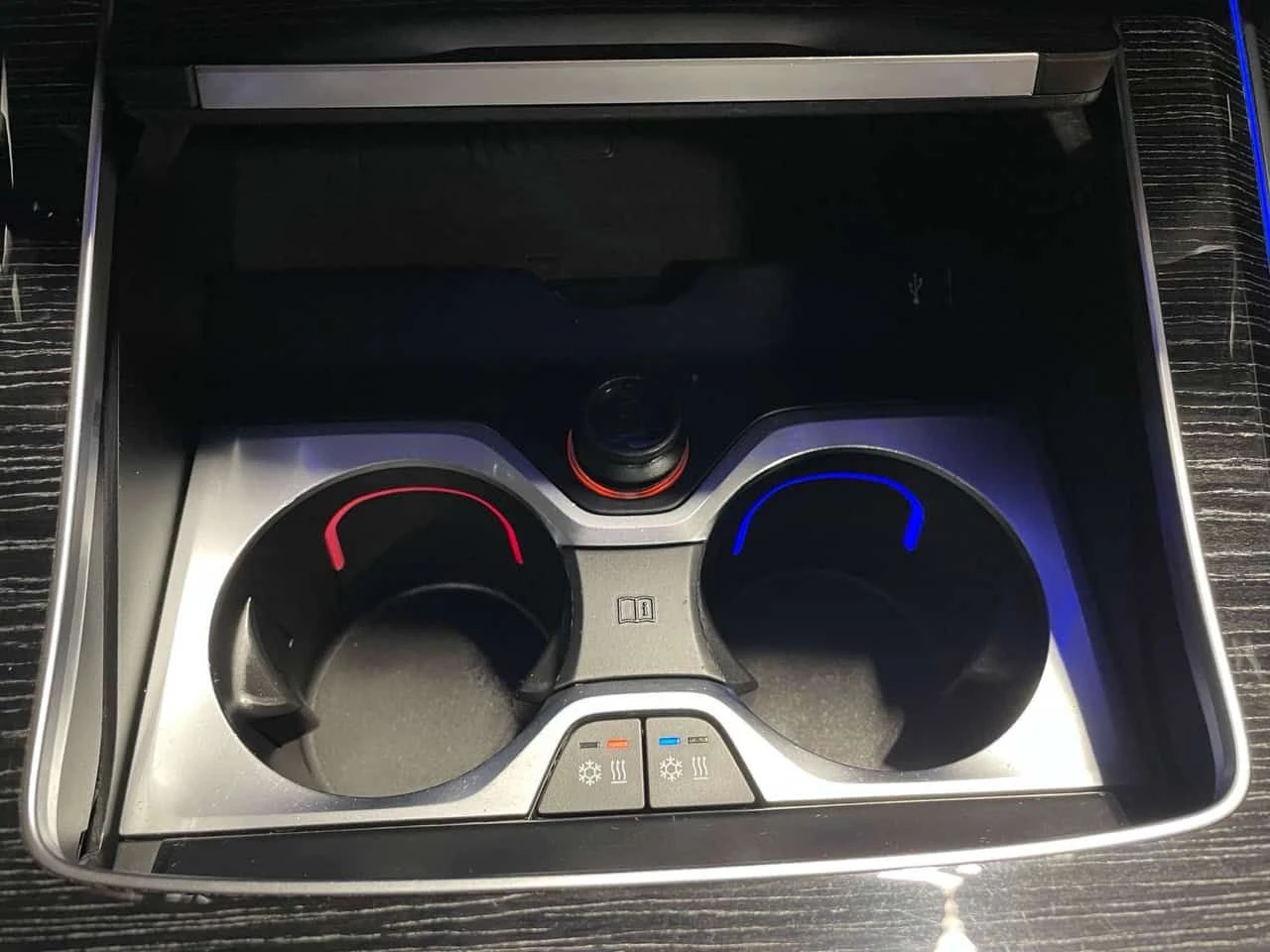 BMW X7 xDrive40i /ПАНОРАМА/360 КАМЕРИ/ОБДУХВАНЕ, снимка 16 - Автомобили и джипове - 54370474