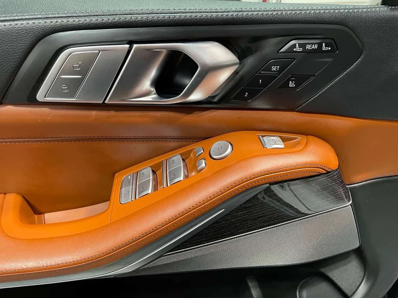 BMW X7 xDrive40i /ПАНОРАМА/360 КАМЕРИ/ОБДУХВАНЕ, снимка 8 - Автомобили и джипове - 54370474