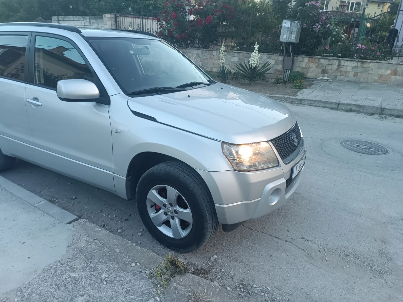 Suzuki Grand vitara 2.0/140 газ, снимка 4 - Автомобили и джипове - 56078355