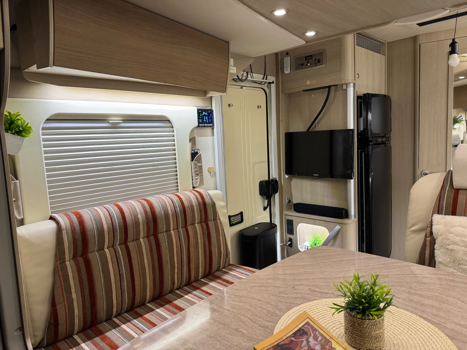 Кемпер Burstner I-xeo time 590, снимка 12 - Каравани и кемпери - 53938131