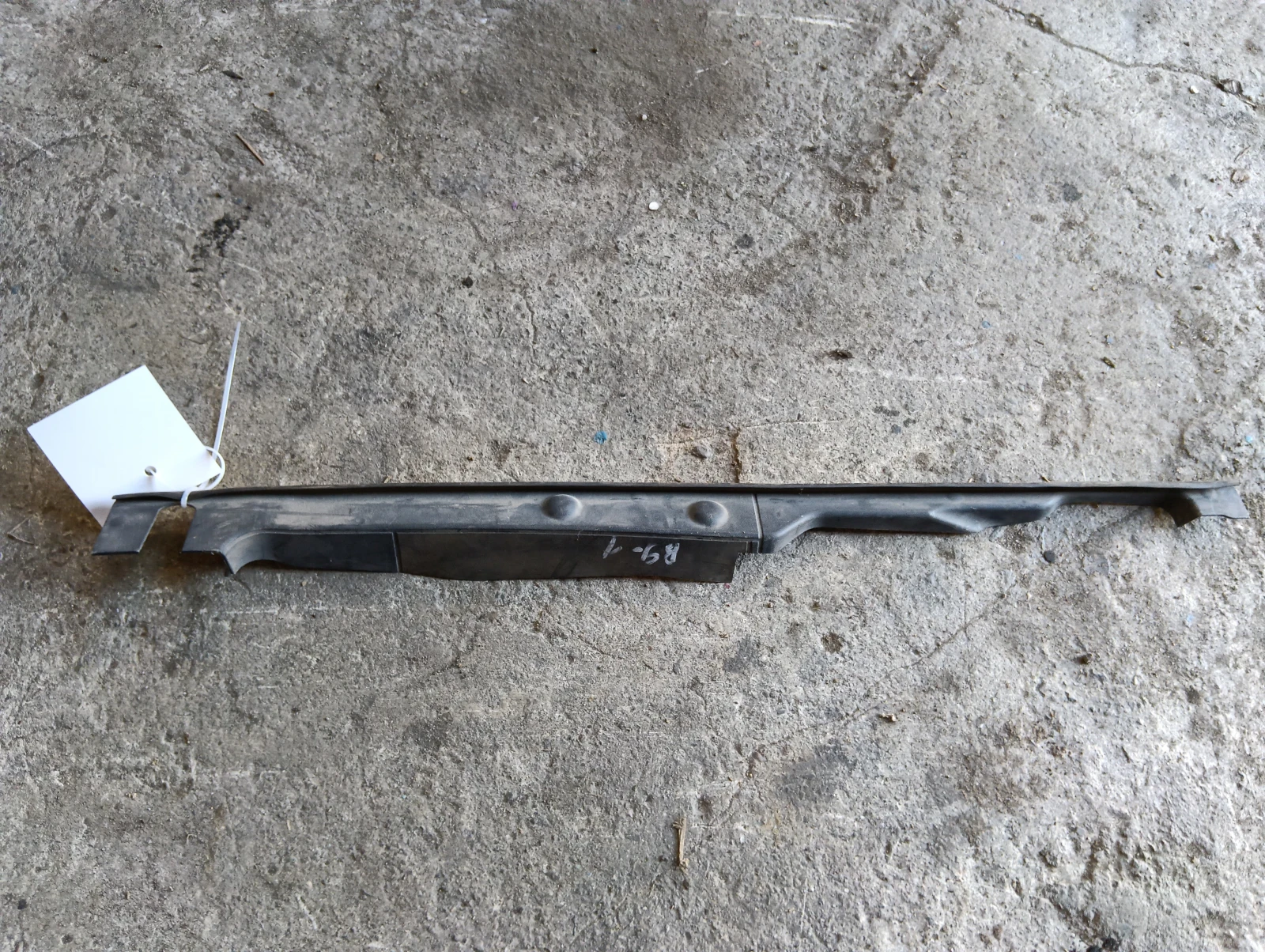 кора дясна 8W0820582 Audi A4