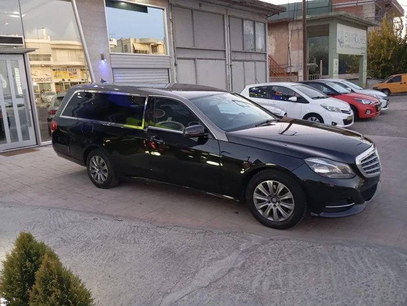 Mercedes-Benz E 220, снимка 2 - Автомобили и джипове - 47897008