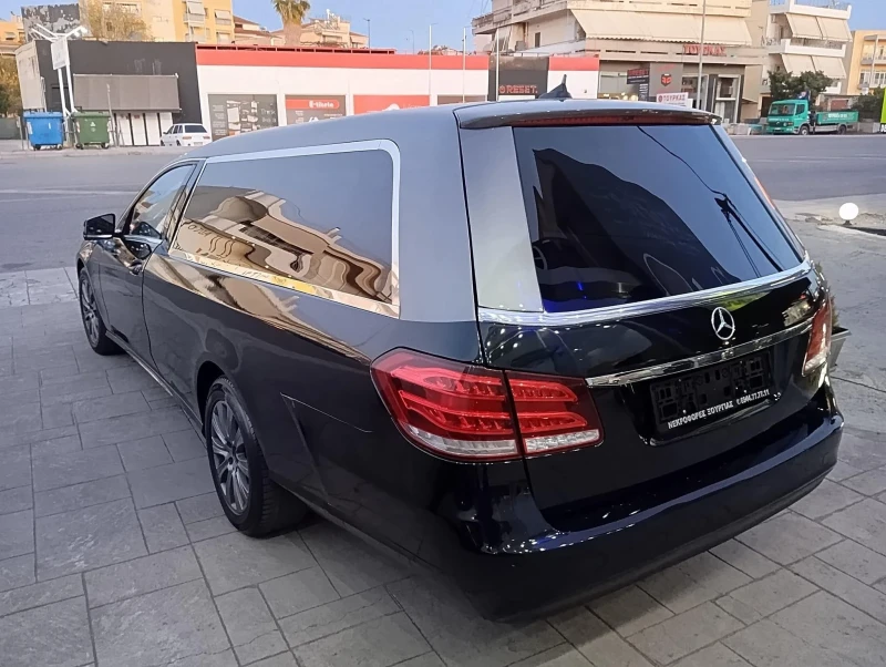 Mercedes-Benz E 220, снимка 4 - Автомобили и джипове - 47897008