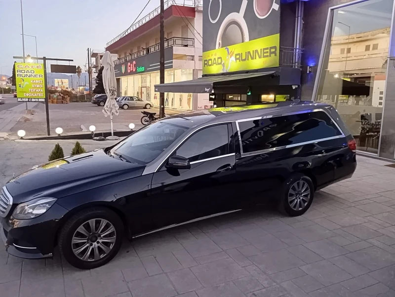 Mercedes-Benz E 220, снимка 5 - Автомобили и джипове - 47897008