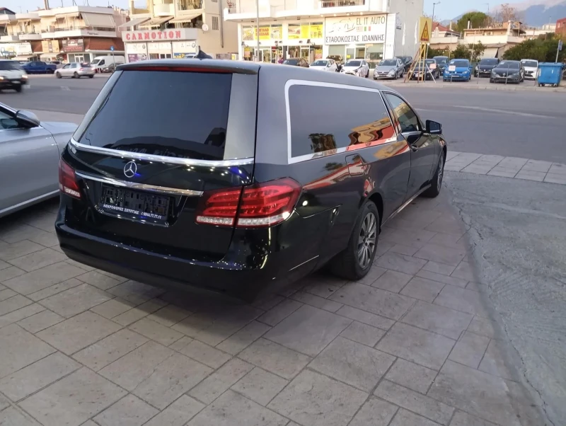 Mercedes-Benz E 220, снимка 3 - Автомобили и джипове - 47897008