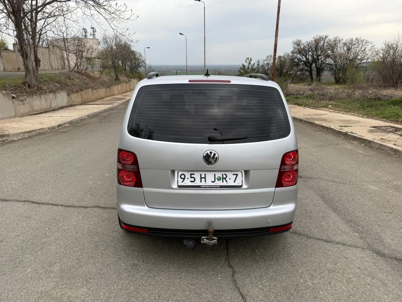 VW Touran 1.9 -105 кс НОВИЯ МОТОР, снимка 8 - Автомобили и джипове - 49653914