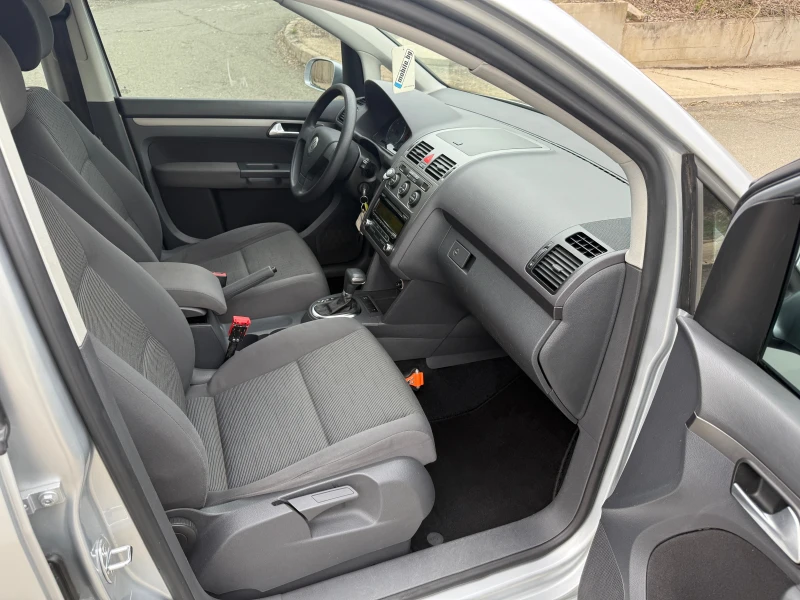 VW Touran 1.9 -105 кс НОВИЯ МОТОР, снимка 11 - Автомобили и джипове - 49653914