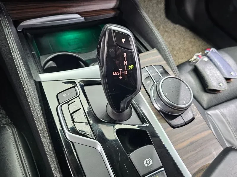 BMW 530 I Luxury Plus, снимка 9 - Автомобили и джипове - 55132565