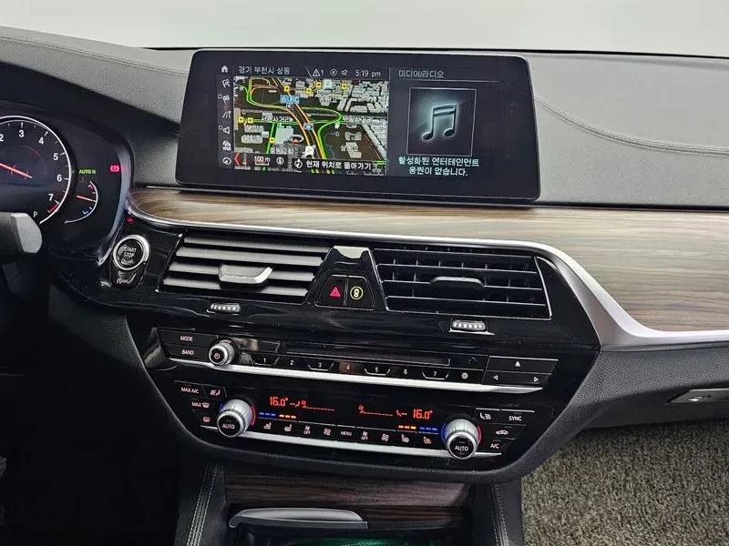 BMW 530 I Luxury Plus, снимка 14 - Автомобили и джипове - 55132565