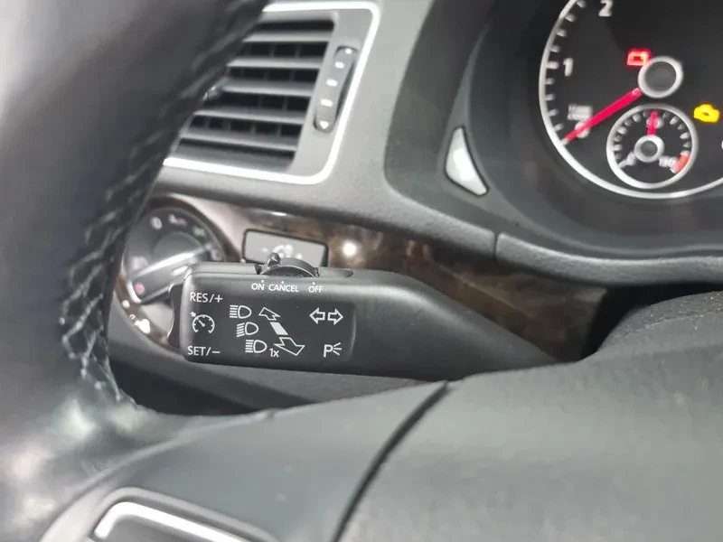 VW Passat 2.0 Tdi, снимка 16 - Автомобили и джипове - 55748635