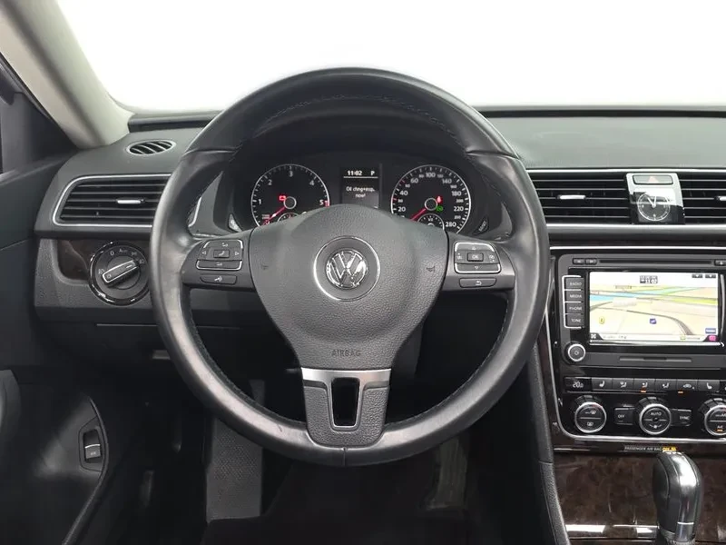 VW Passat 2.0 Tdi, снимка 12 - Автомобили и джипове - 55748635