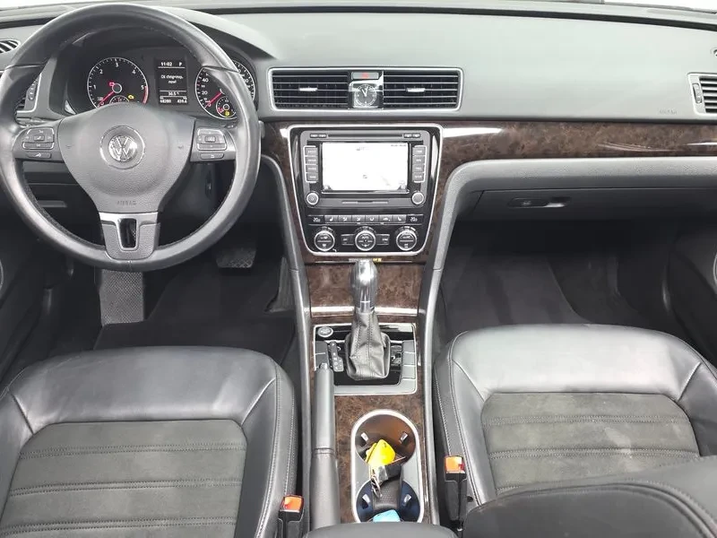 VW Passat 2.0 Tdi, снимка 7 - Автомобили и джипове - 55748635