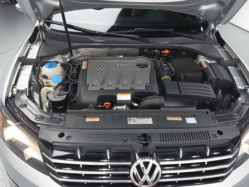 VW Passat 2.0 Tdi, снимка 6 - Автомобили и джипове - 55748635