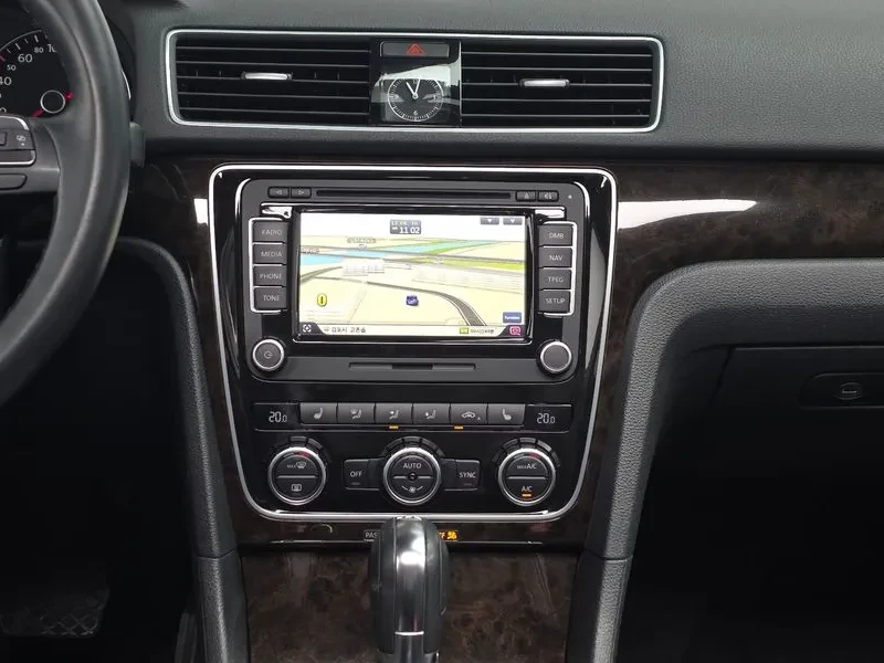 VW Passat 2.0 Tdi, снимка 13 - Автомобили и джипове - 55748635