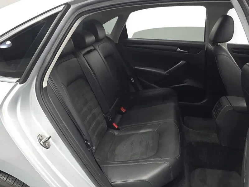 VW Passat 2.0 Tdi, снимка 11 - Автомобили и джипове - 55748635