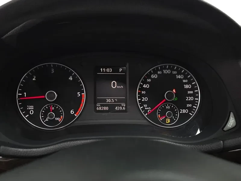 VW Passat 2.0 Tdi, снимка 8 - Автомобили и джипове - 55748635