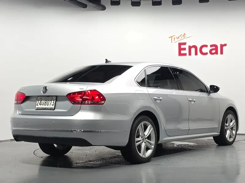 VW Passat 2.0 Tdi, снимка 2 - Автомобили и джипове - 55748635