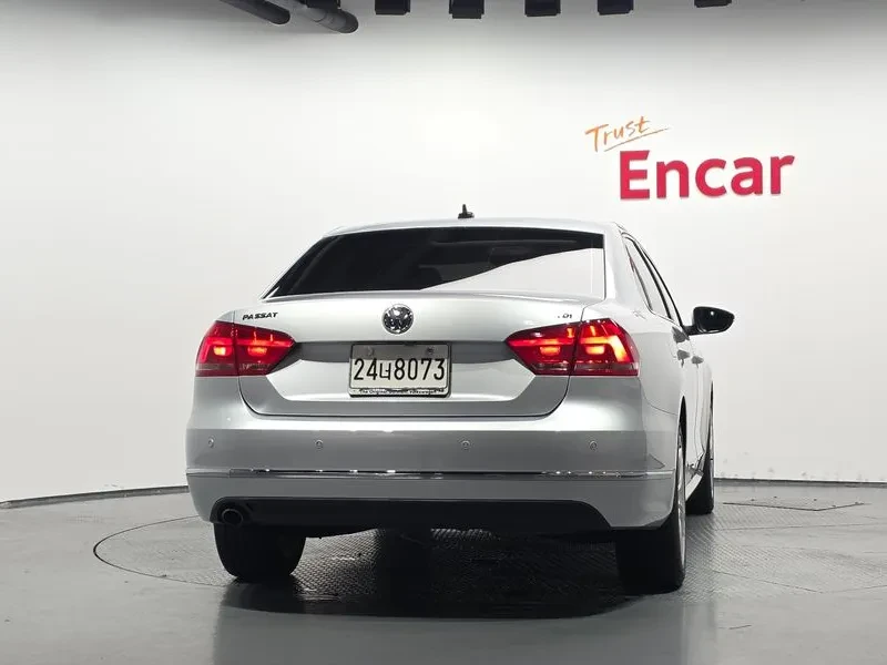 VW Passat 2.0 Tdi, снимка 4 - Автомобили и джипове - 55748635