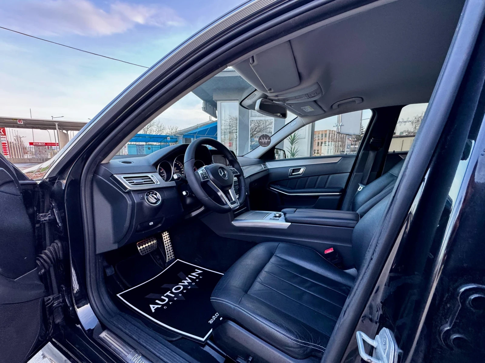 Mercedes-Benz E 220 AMG Line 9-g Tronic - изображение 10