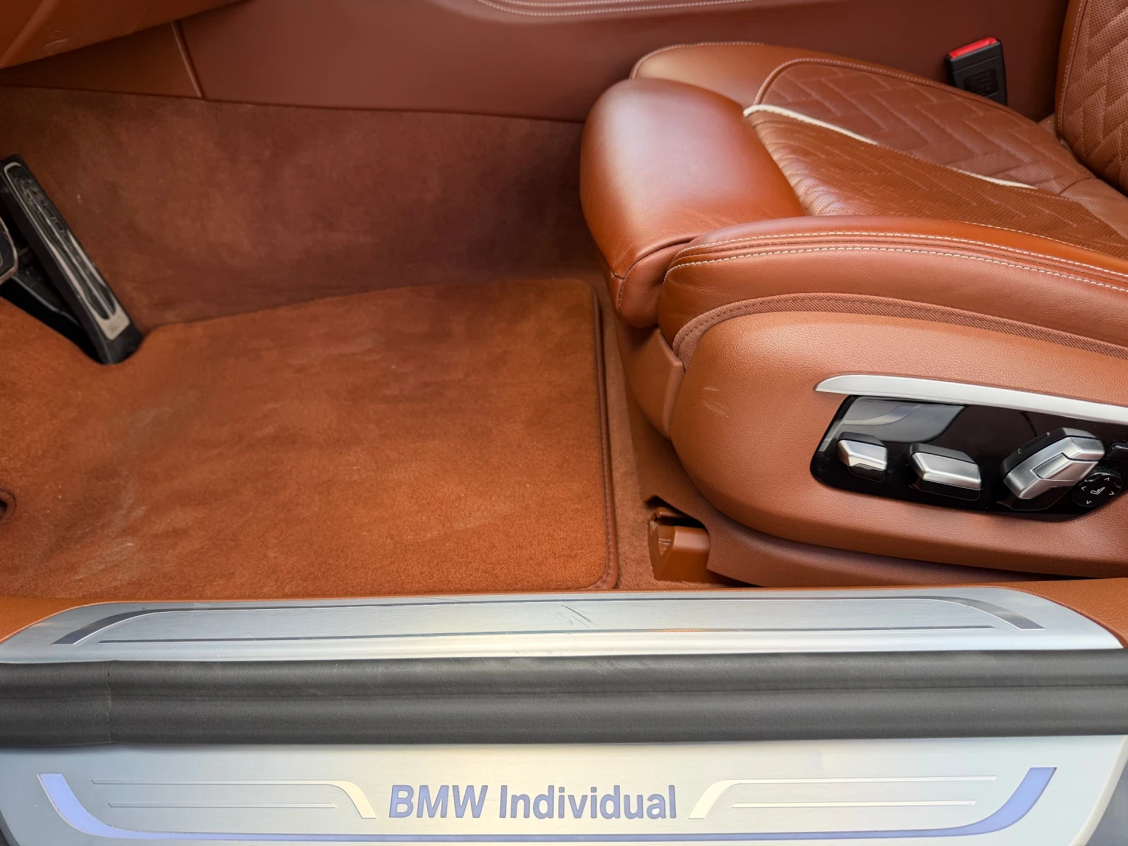 BMW 750 i xDrive * M-pak * Individual, снимка 9 - Автомобили и джипове - 53909092