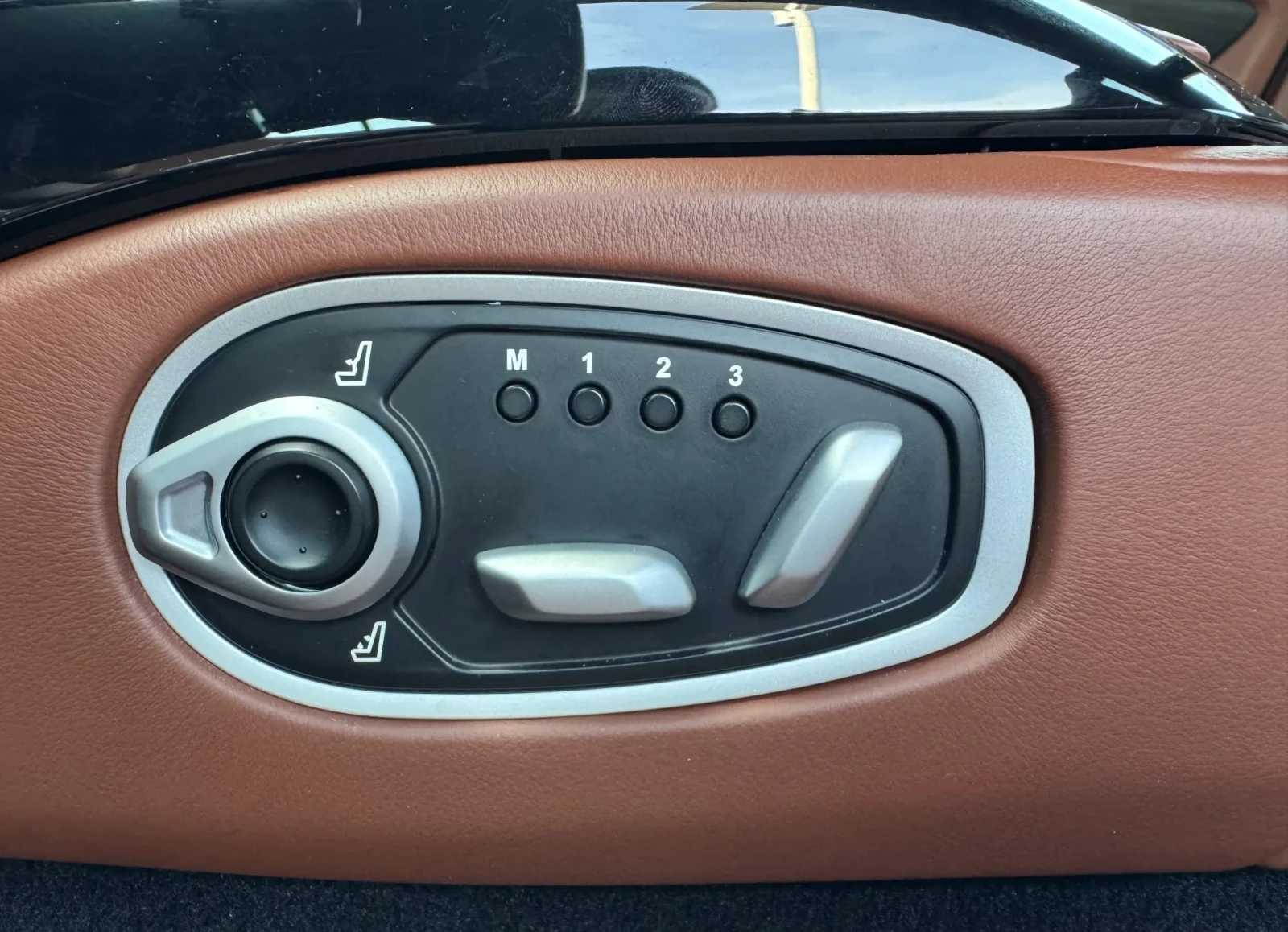 Aston Martin V8 Vantage, снимка 10 - Автомобили и джипове - 53910583