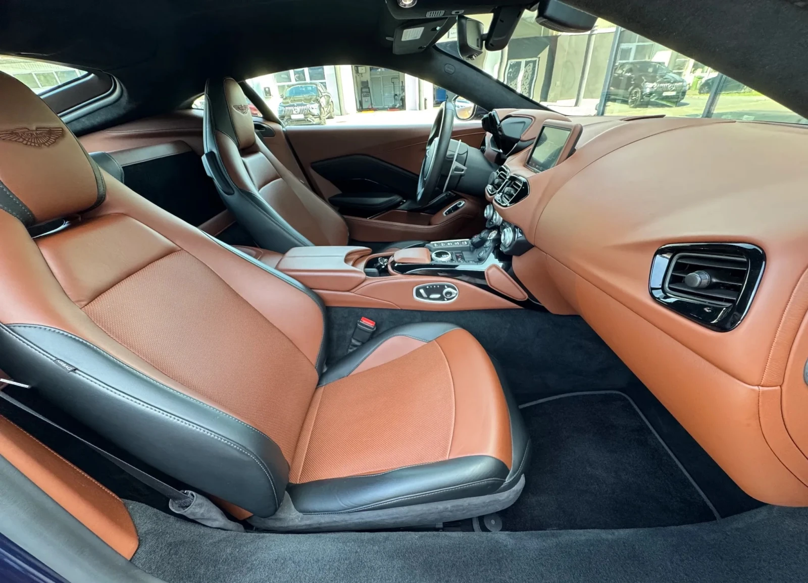 Aston Martin V8 Vantage, снимка 12 - Автомобили и джипове - 53910583