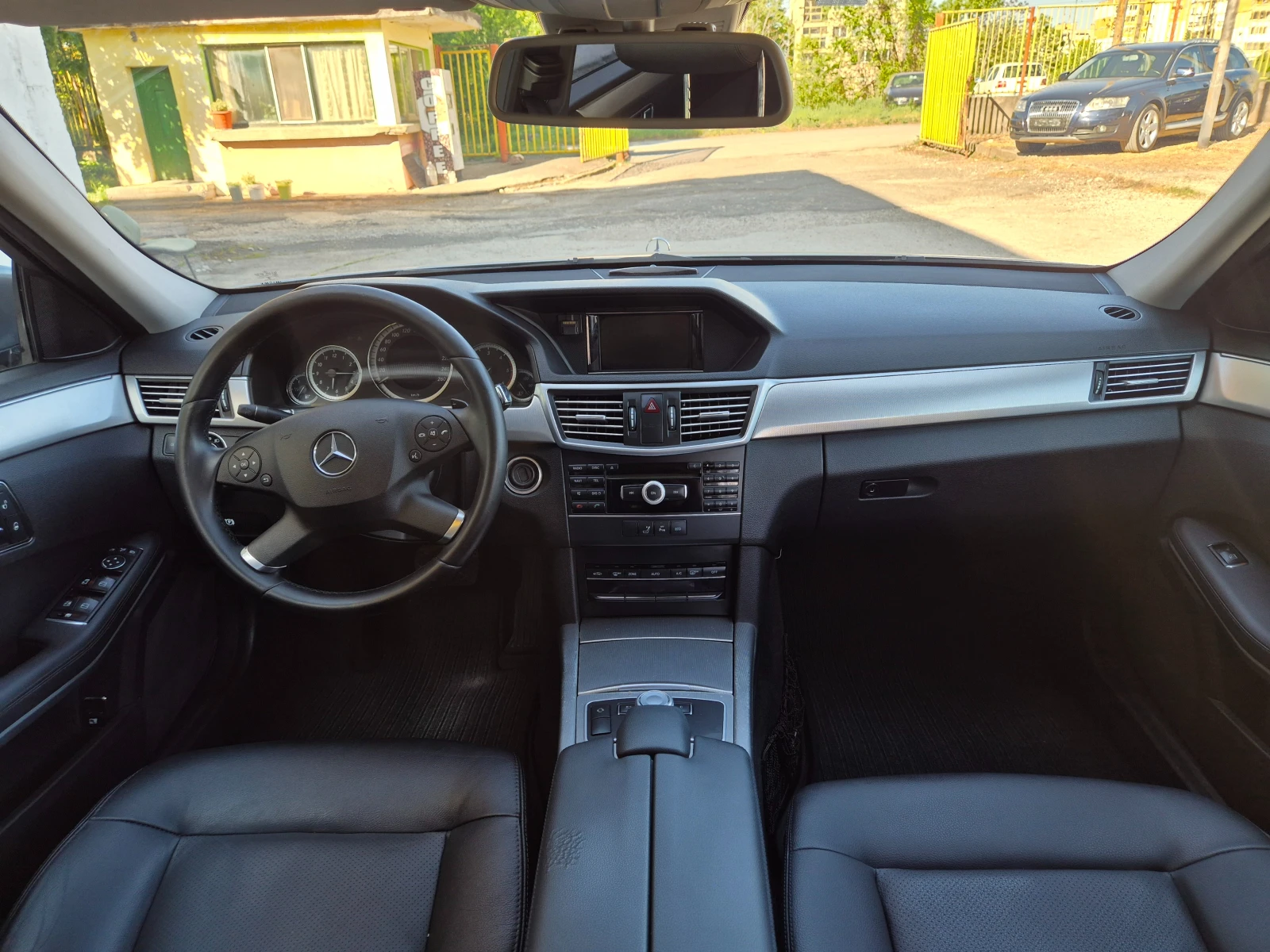 Mercedes-Benz E 220 2.2CDI NAVI ITALY, снимка 14 - Автомобили и джипове - 54347400