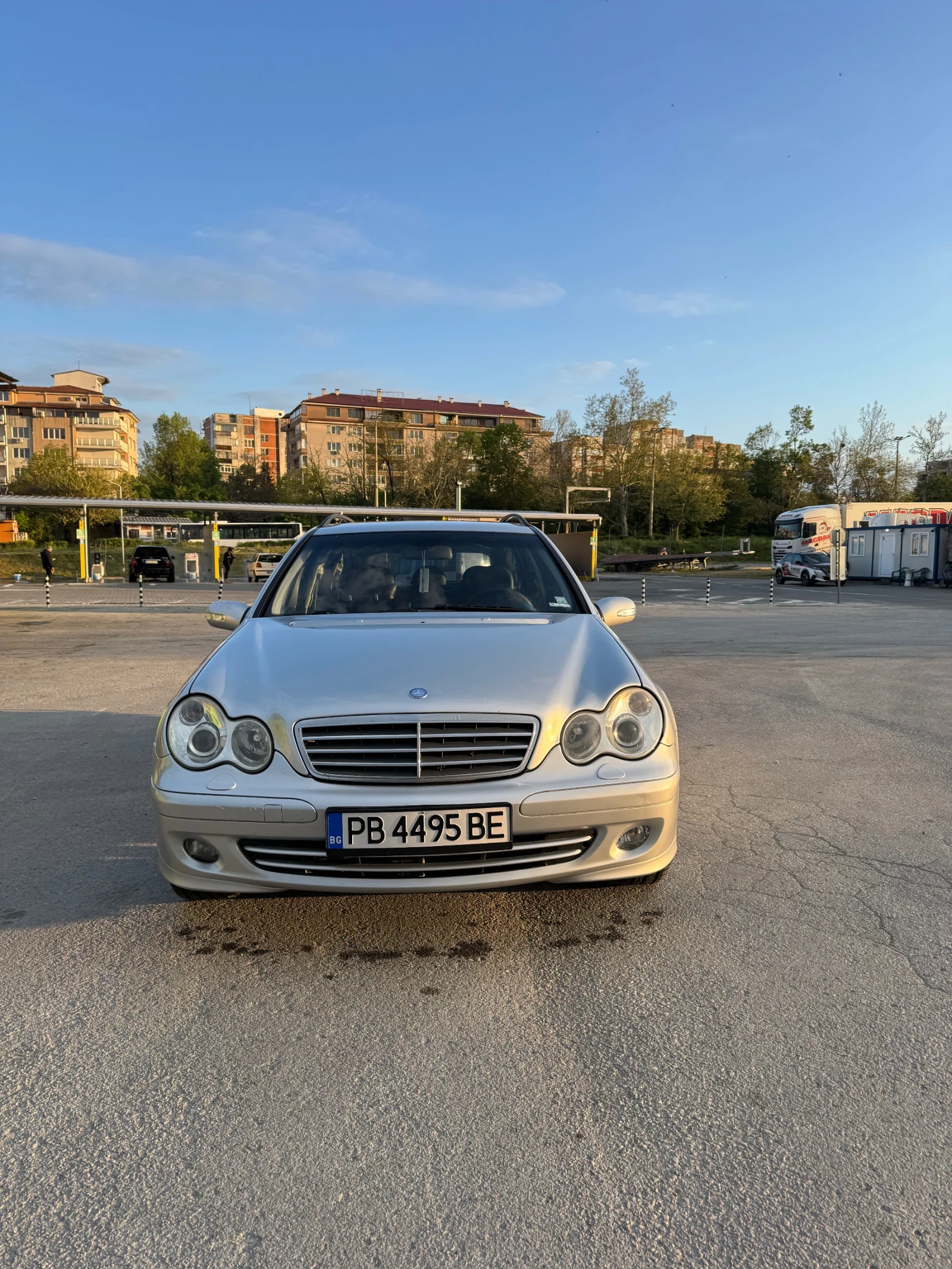 Mercedes-Benz C 220, снимка 2 - Автомобили и джипове - 54388305