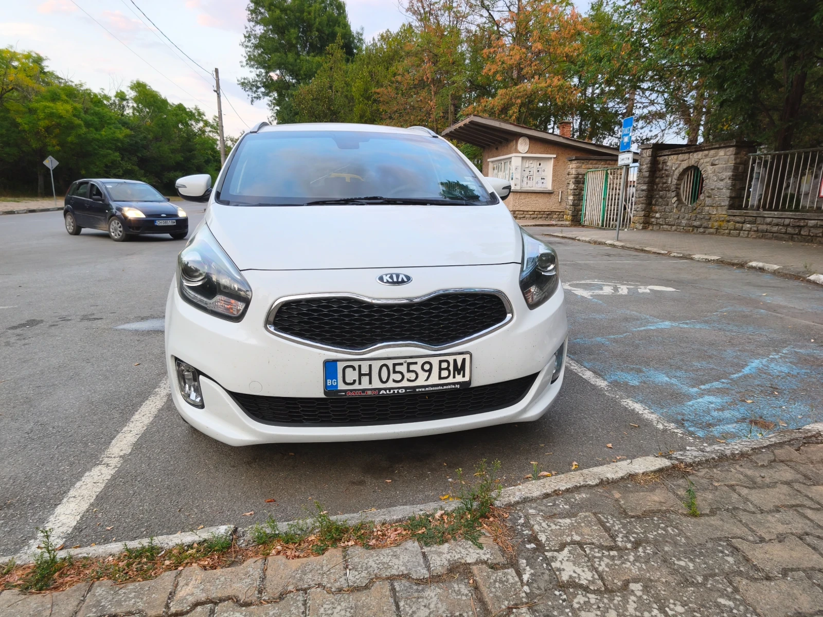Kia Carens CRDI, снимка 3 - Автомобили и джипове - 55931019