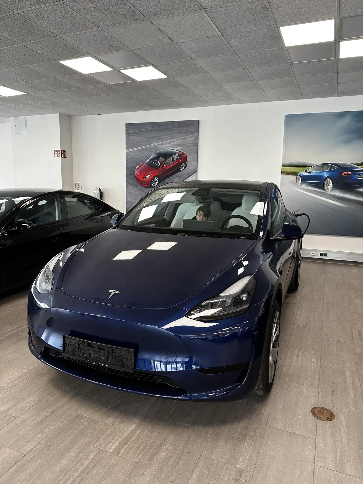 Tesla Model Y RWD LFP, снимка 4 - Автомобили и джипове - 56428235