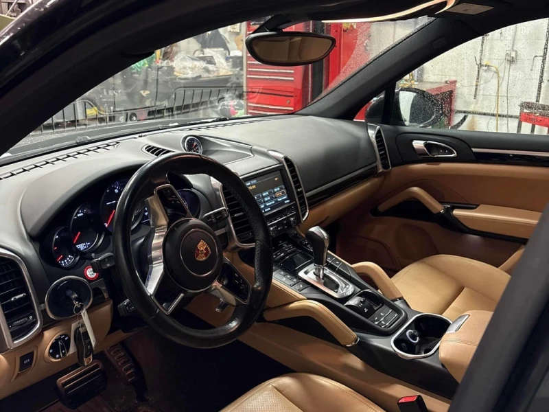 Porsche Cayenne * AWD 4dr * CARFAX * БЕЗ ПЪРВОНАЧАЛНА ВНОСКА, снимка 3 - Автомобили и джипове - 52714360
