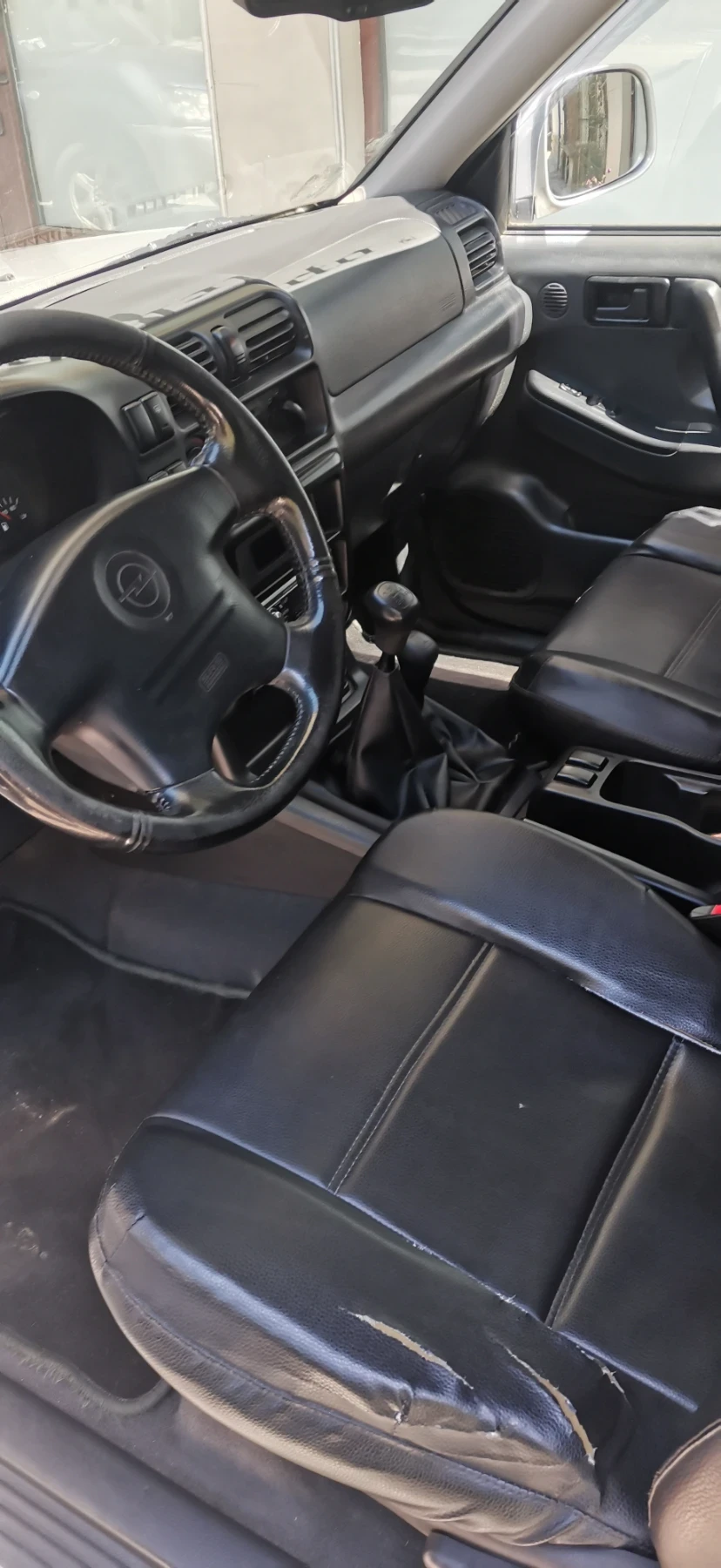 Opel Frontera 2.2 бензин - изображение 4
