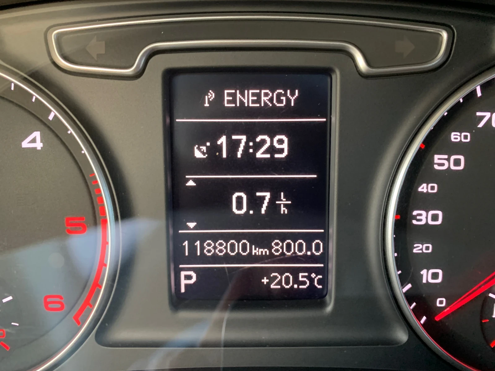 Audi Q3 2.0TDI quattro - изображение 10