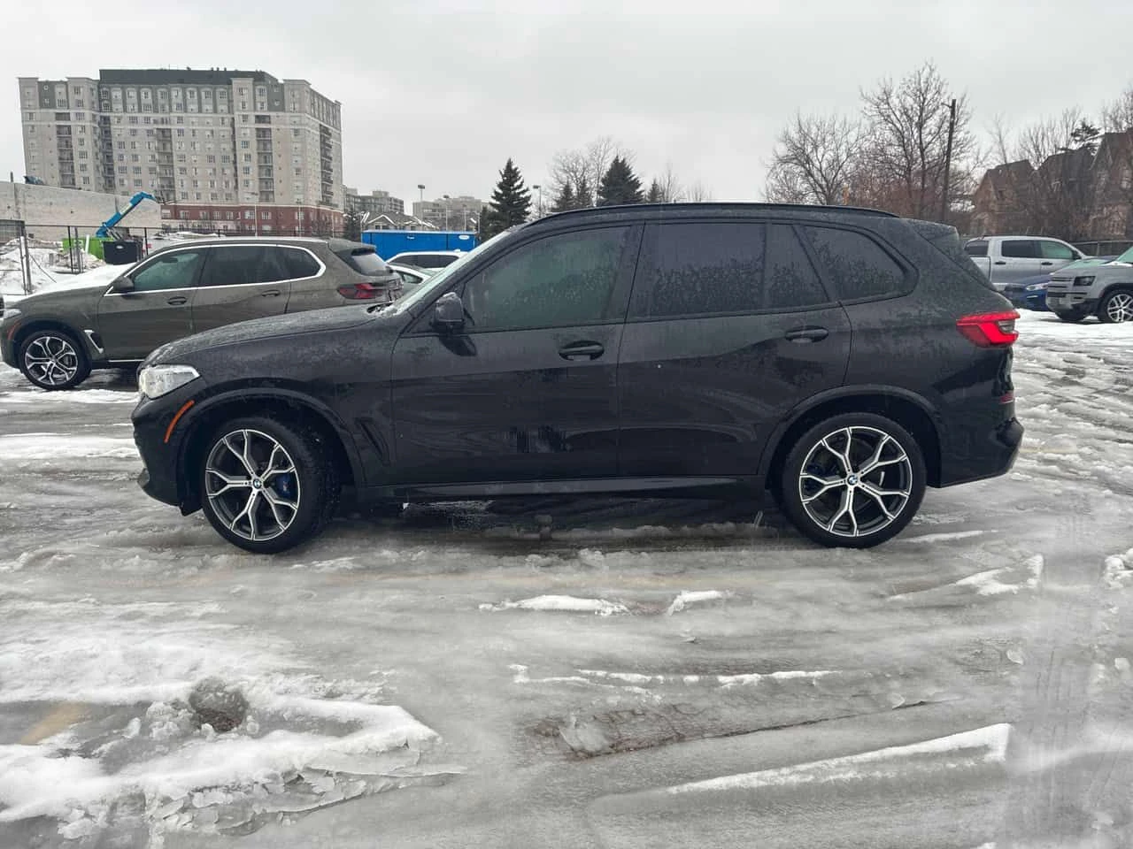 BMW X5 xDrive40i/DIS/ОБДУХВАНЕ/PANO/360/ПРЕДСТАВИТЕЛСТВО  - изображение 3