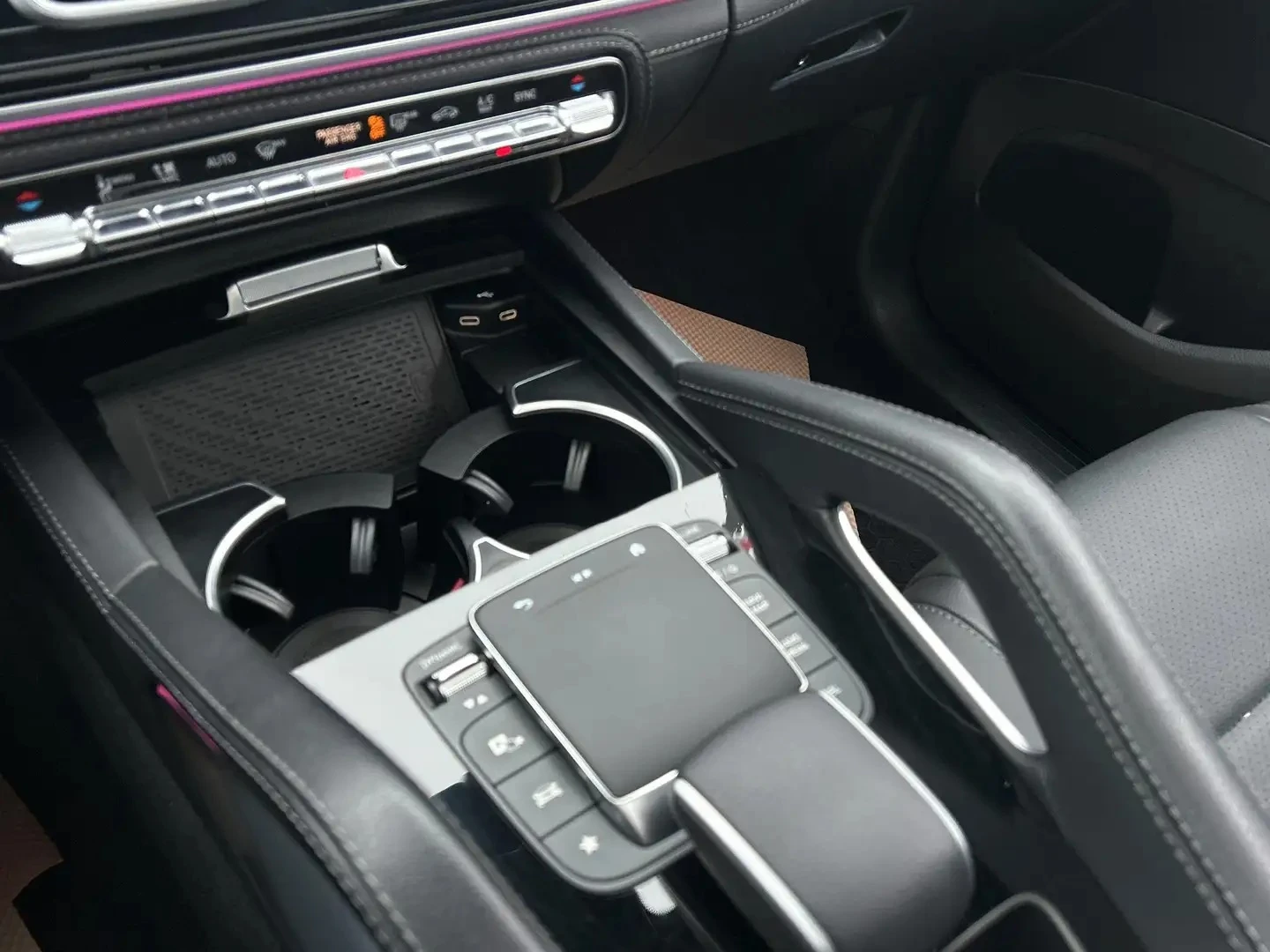 Mercedes-Benz GLE 350/4 MATIC/360/Burmester/Pano, снимка 15 - Автомобили и джипове - 53779198