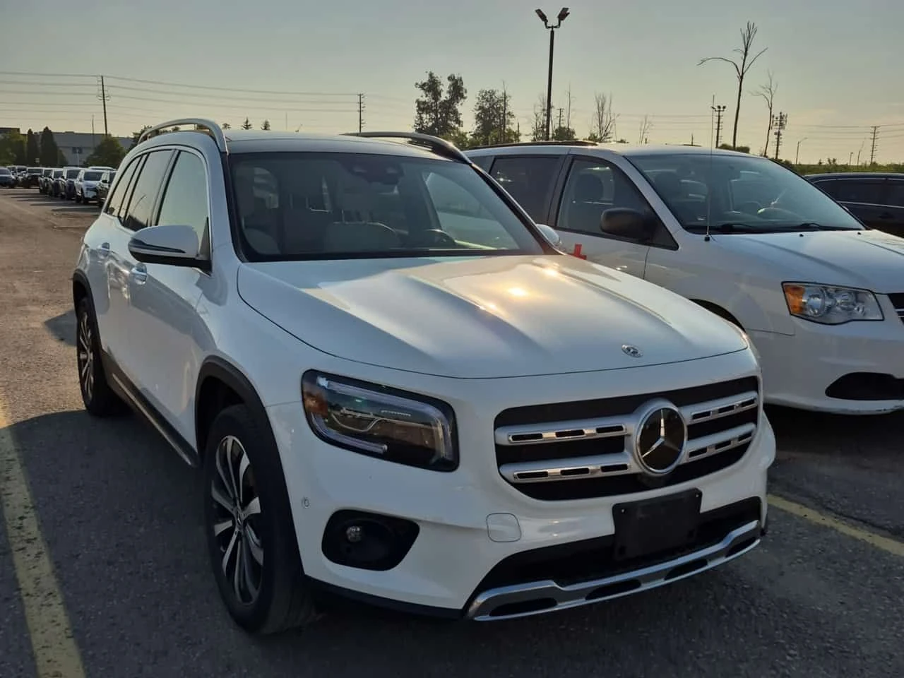 Mercedes-Benz GLB 250 CARFAX/ДИСТРОНИК///ПОДГРЕВ/ПАНО/, снимка 2 - Автомобили и джипове - 55270039