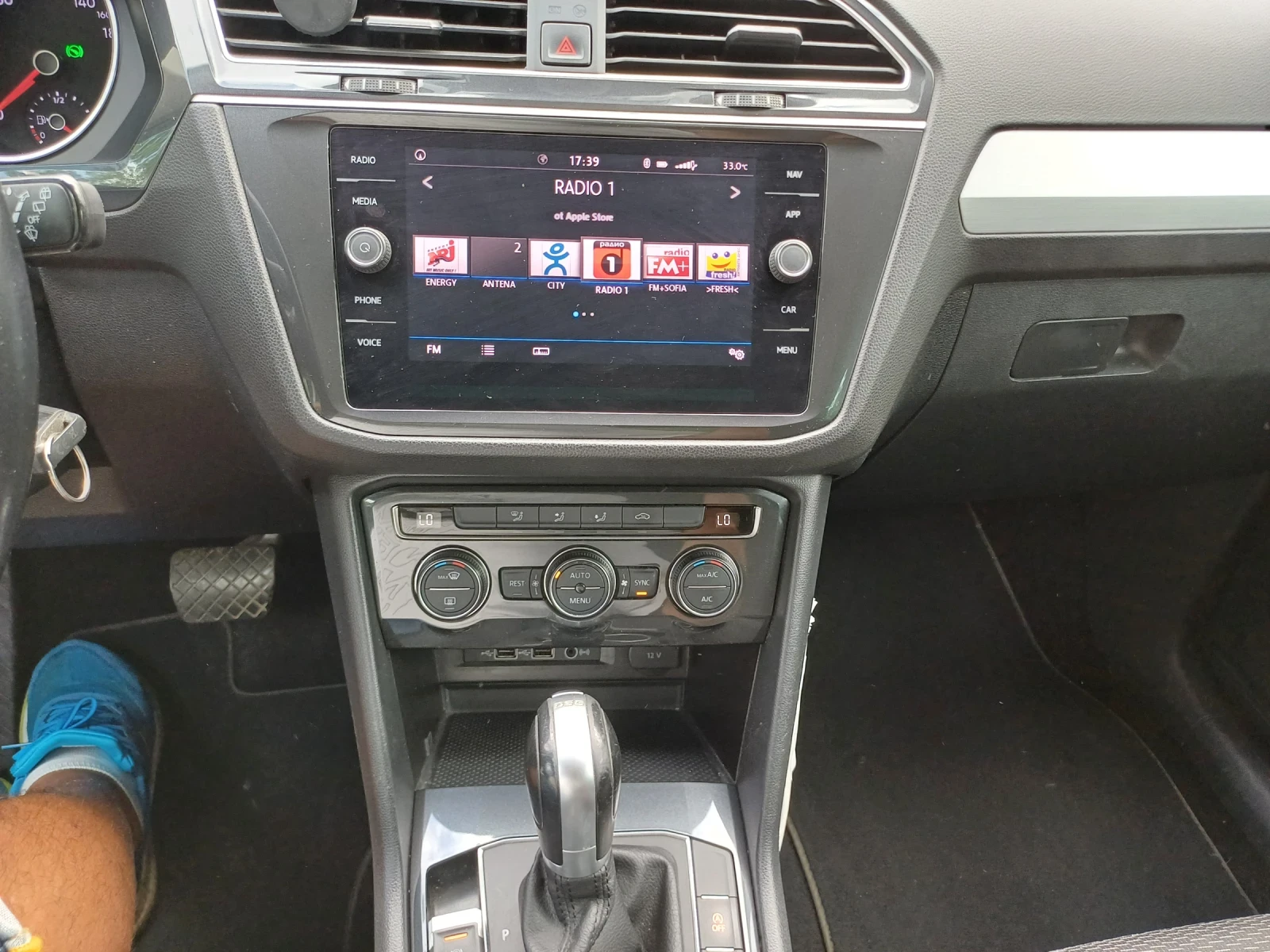 VW Tiguan 2.0 TDI  BLUEMOTION , снимка 16 - Автомобили и джипове - 56214587