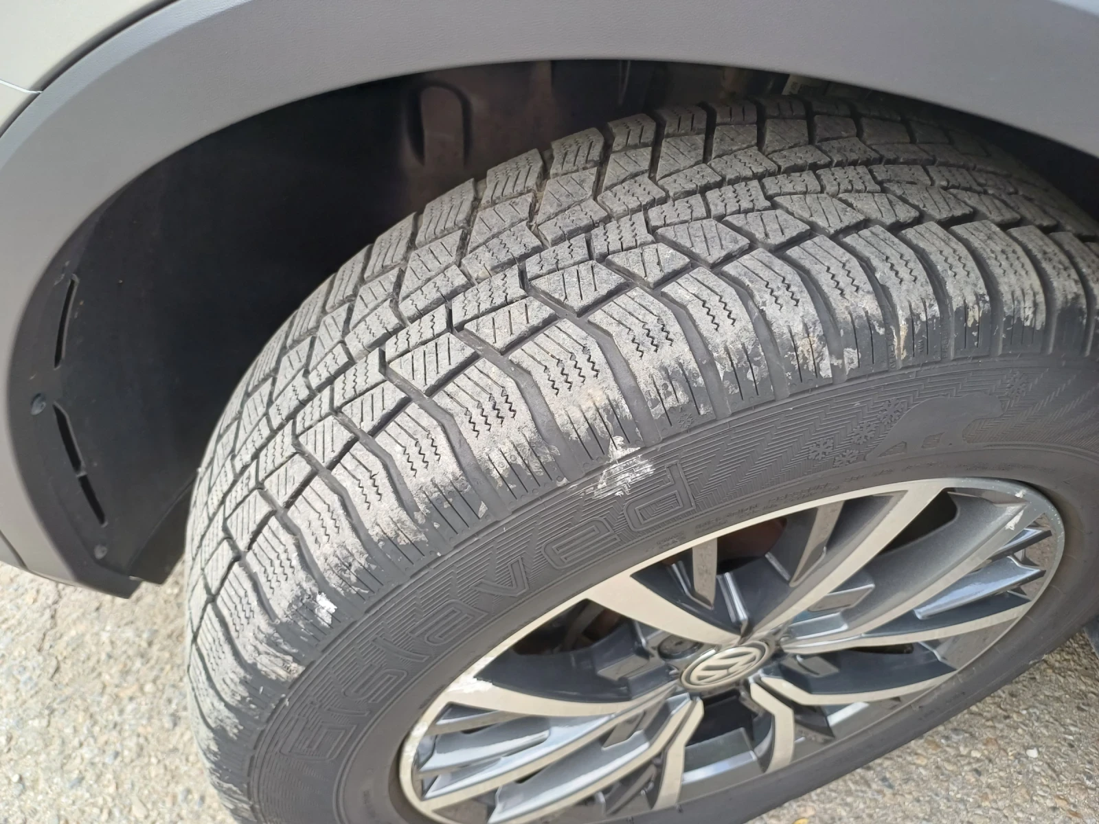 VW Tiguan 2.0 TDI  BLUEMOTION , снимка 13 - Автомобили и джипове - 56214587