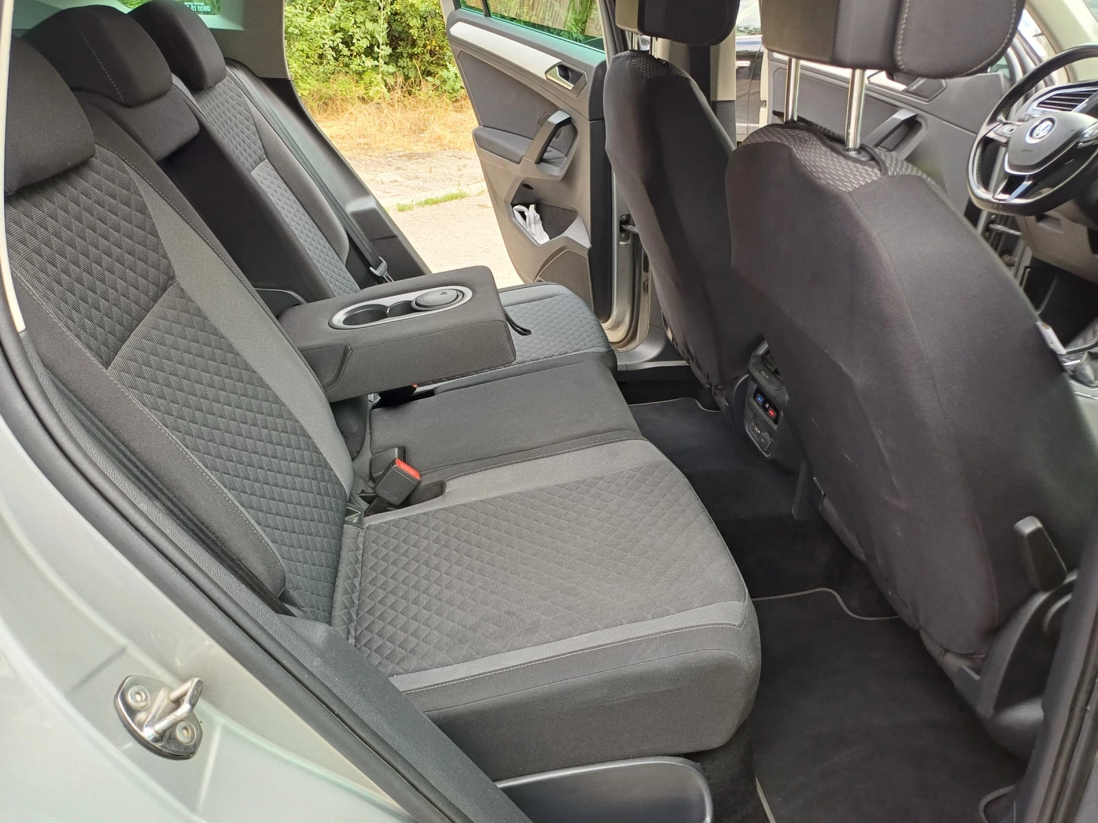 VW Tiguan 2.0 TDI  BLUEMOTION , снимка 11 - Автомобили и джипове - 56214587