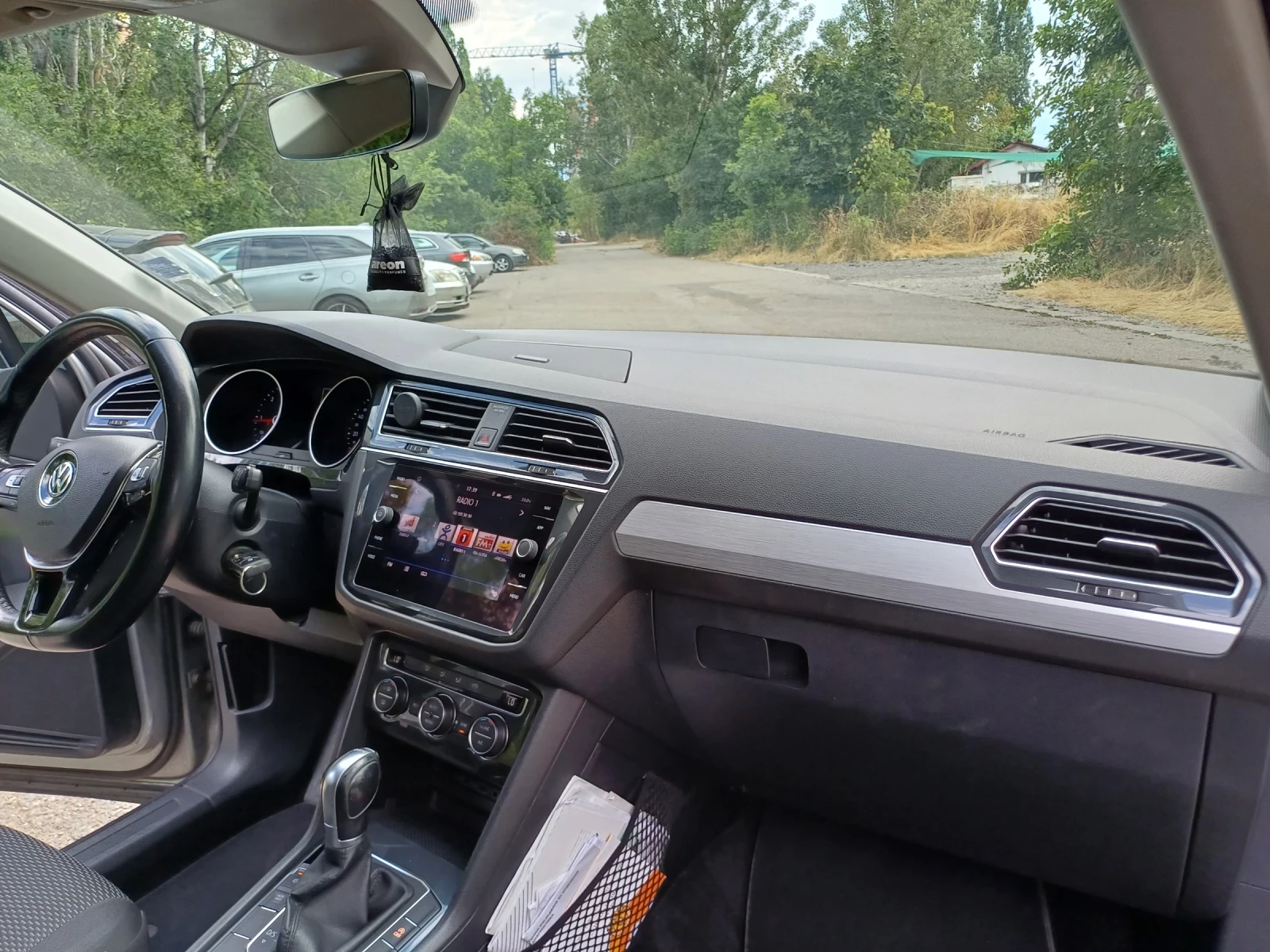 VW Tiguan 2.0 TDI  BLUEMOTION , снимка 12 - Автомобили и джипове - 56214587