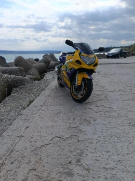 Suzuki Gsxr, снимка 1