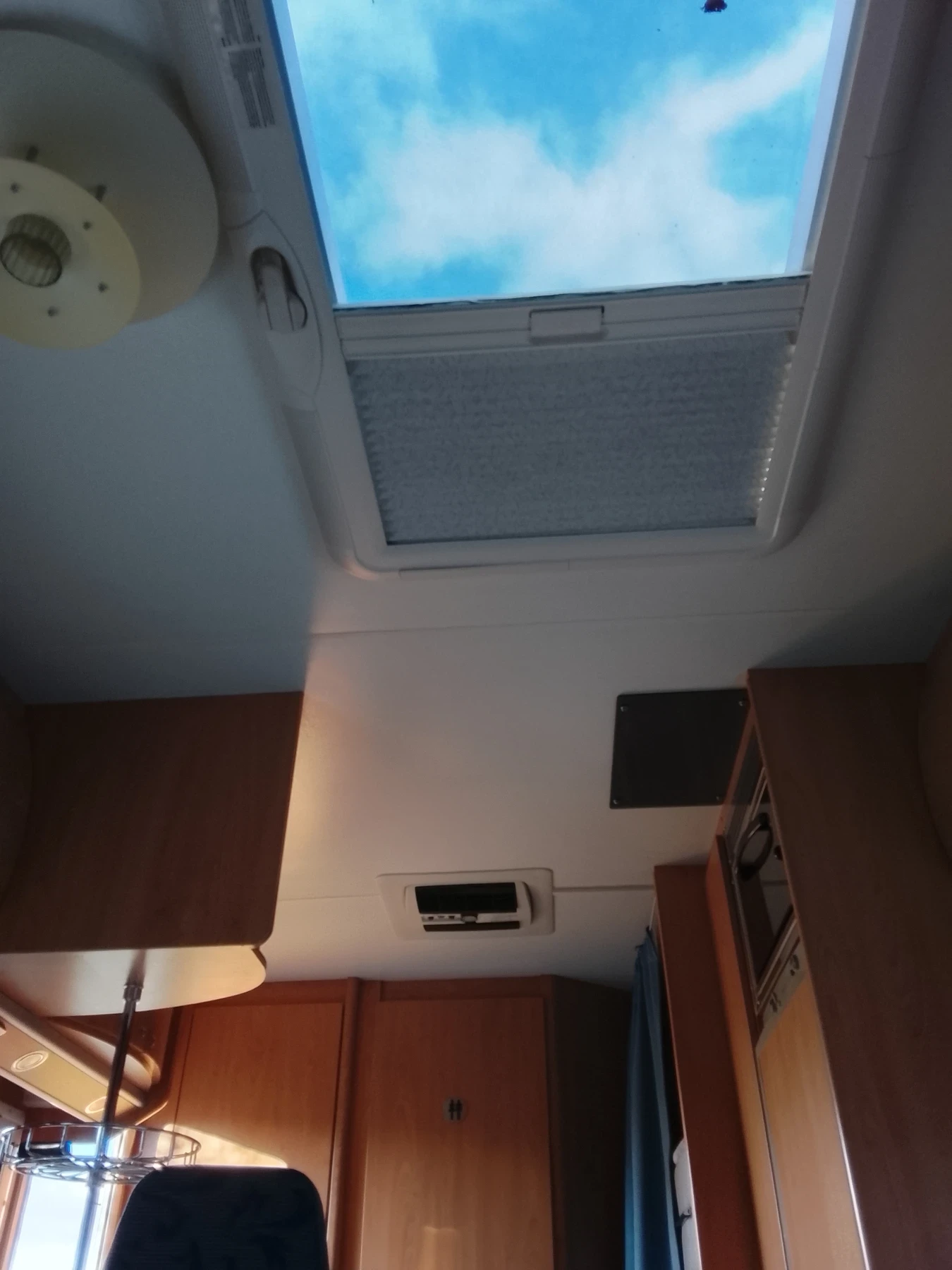 Кемпер Burstner А645, снимка 14 - Каравани и кемпери - 53852120