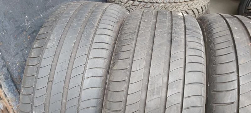 Гуми Летни 235/45R17, снимка 2 - Гуми и джанти - 32926872