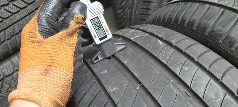 Гуми Летни 235/45R17, снимка 4 - Гуми и джанти - 32926872