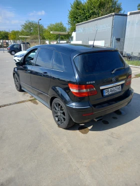     Mercedes-Benz B 200