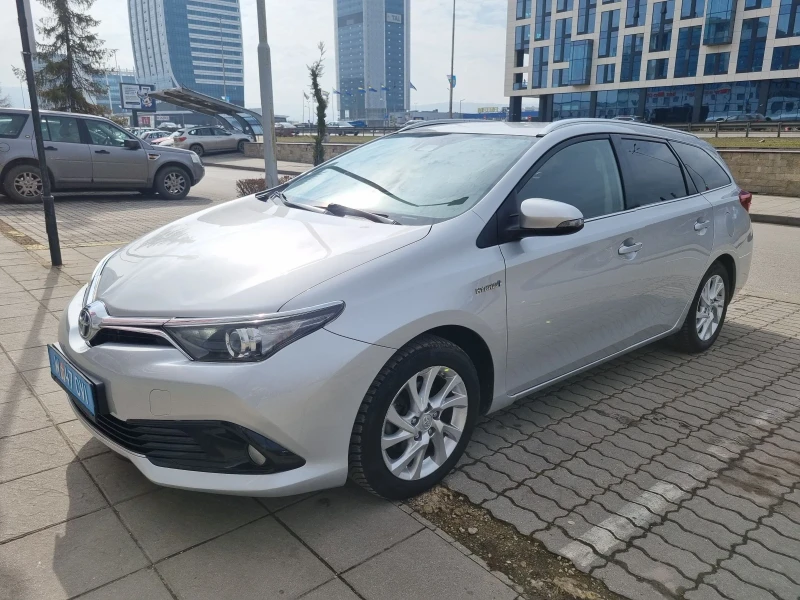 Toyota Auris Hybrid Sport, снимка 2 - Автомобили и джипове - 49313064