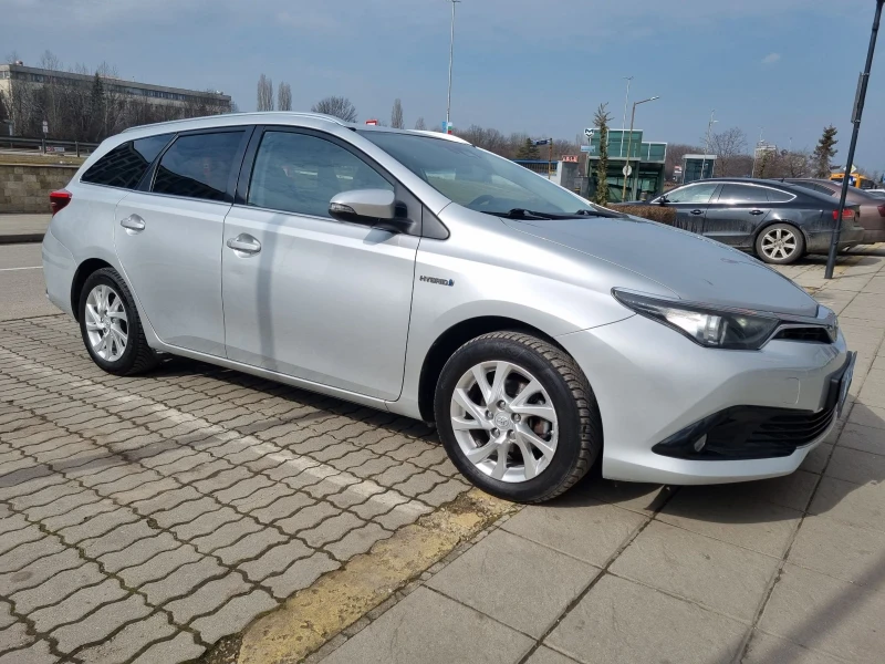 Toyota Auris Hybrid Sport, снимка 4 - Автомобили и джипове - 49313064